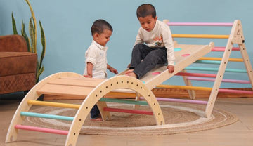 Children playing with the pikler triangle and arch